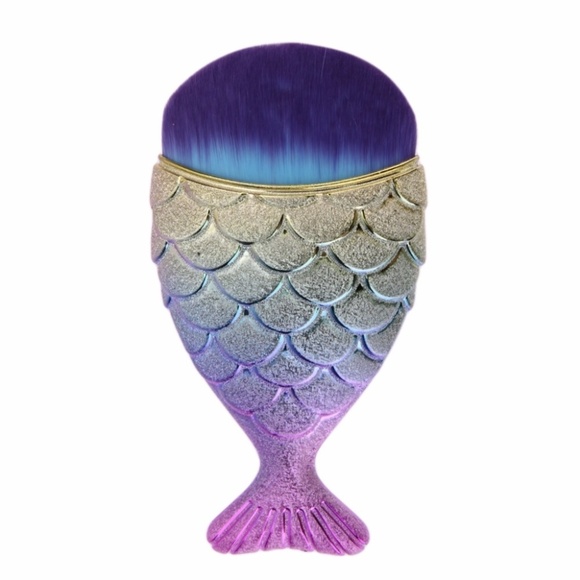 Colorful Mermaid Foundation Makeup Brush - Picture 1 of 2